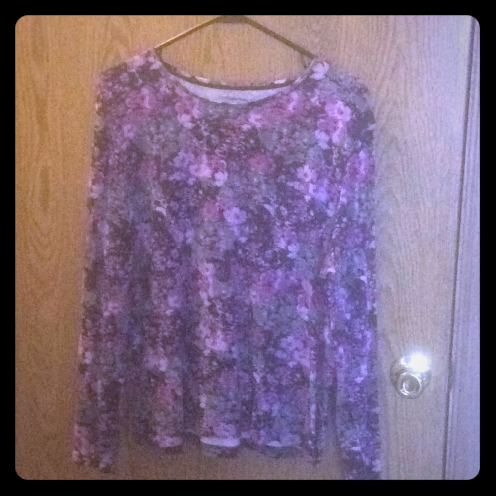 EUC pretty long sleeve T